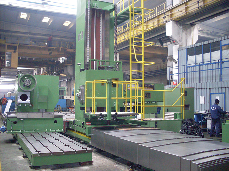 HORIZONTAL BORING AND MILLING MACHINE WITH SPECIAL ACCESORIES